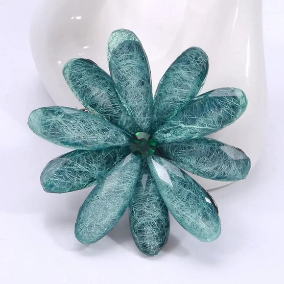 VQ Flower Brooch - Picture 2 of 8